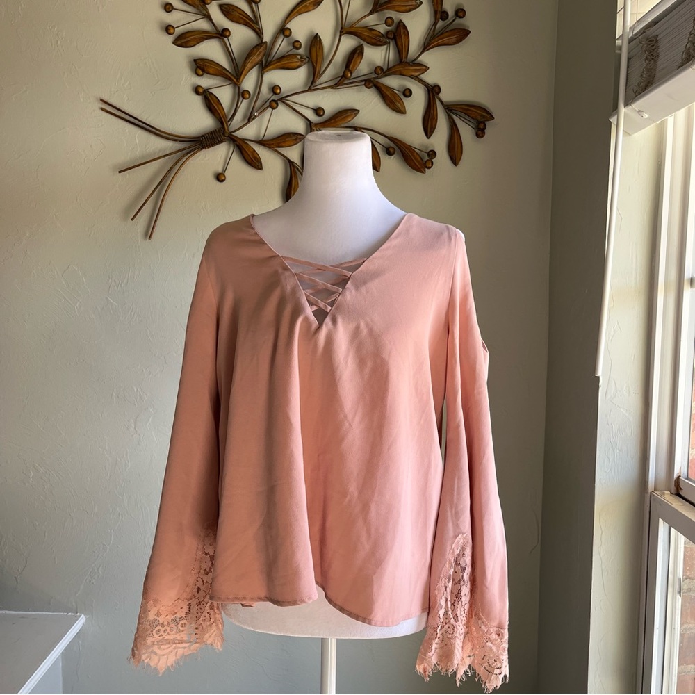 (EUC) DO+BE Lace Cuff Blouse in Soft Pink  no tag)